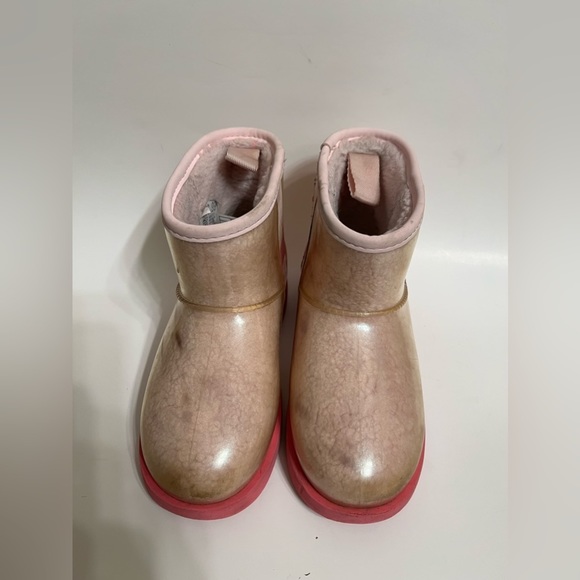 Ugg Kids Classic Mini Waterproof Clear Boot
Iridescent Pink - Picture 13 of 16